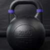 Pesa rusa de competición Ironcast de 20 kg negra con banda morada para fuerza.